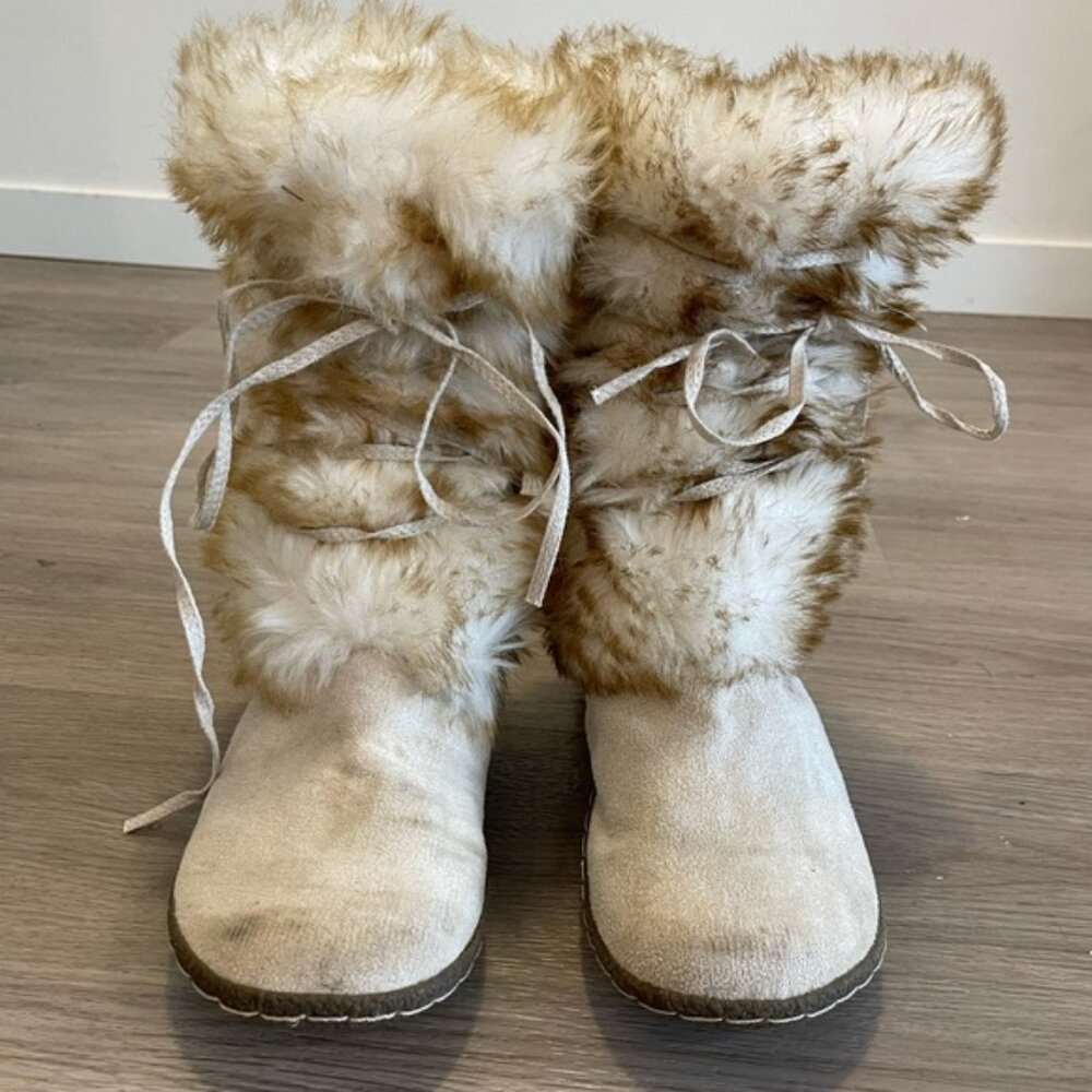 Faux Fur Suede “WANTED” Beige Tie-Up Mocassin Lace-up Winter Boots. 6.5
